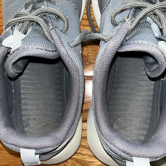 NIKE ROSHE SHOES - Picture 10 of 11